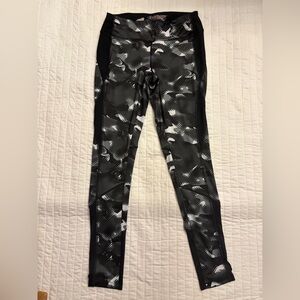 Avia black white and gray camo athletic leggings NWOT